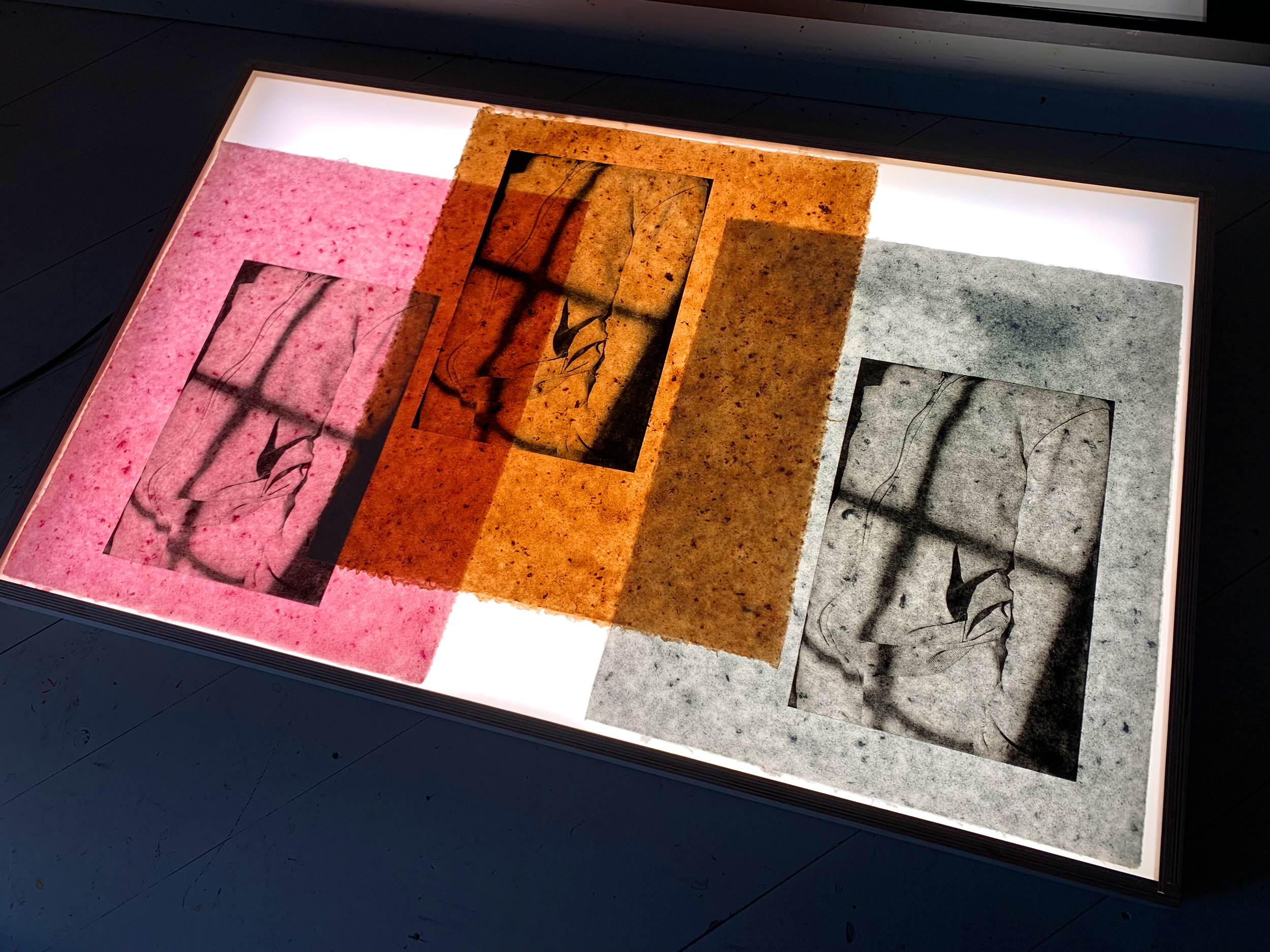 Signe Guttormsen: WITHIN TRANSITIONS – Tekstil som genanvendeligt materiale og felt for perception