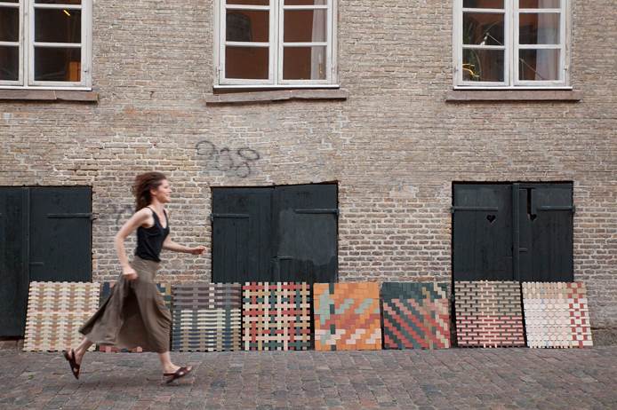 Maud Janoux: Braided wooden covering based on Copenhagen’s color and rhythms