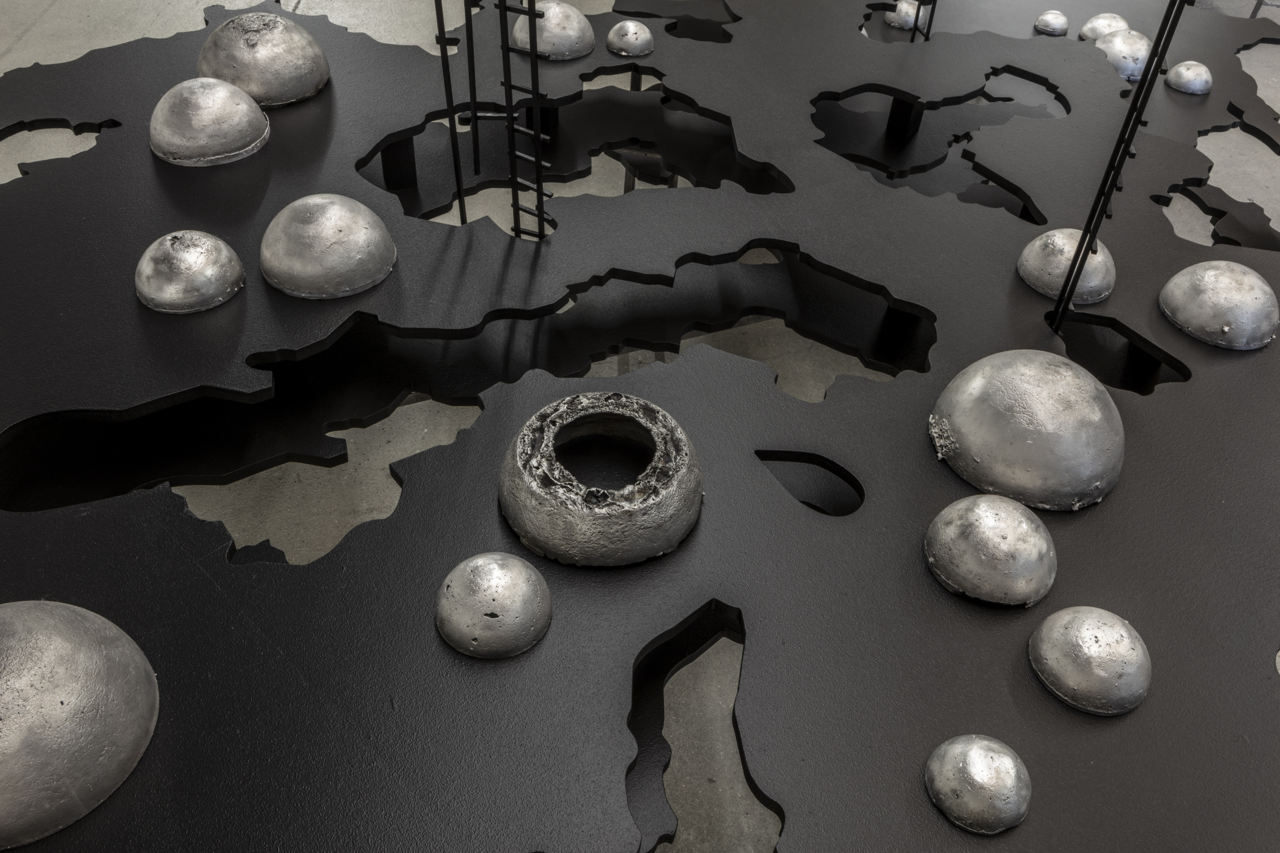 Nynne Livbjerg: Transmission from dark spaces