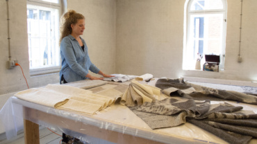 Ragnhild Hjalmarsdottir i atelier plan 3